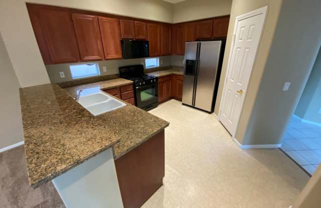 Wonderful 3 bed/2.5 bath home located in Summerlin Gallery 4