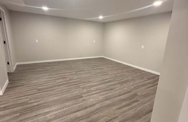 216 Wilcox Parkway - 6 Gallery 4