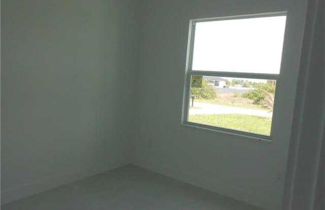 320 Poplar Street Gallery 4