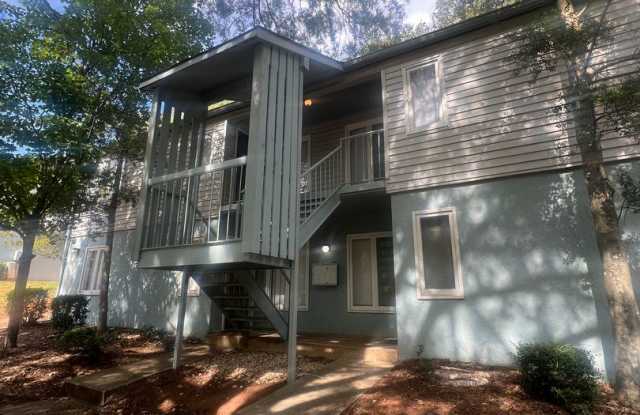 Spacious One Bedroom Unit- Move In Special! - 1909 Meadowlark Lane, Charlotte, NC 28210