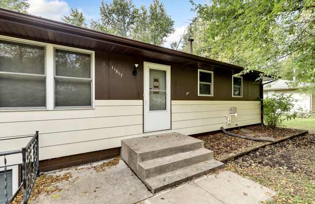 Great 4-Bed 2-Bath Home in Champlin - Available 7/1! photos photos