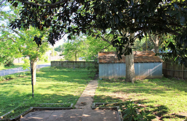 1008 E Stone Gallery 3