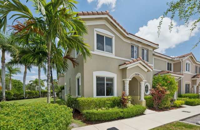 2478 SE 10th Ct Gallery 1