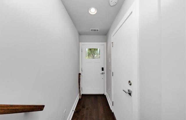 725 Taylor Court NE Gallery 4