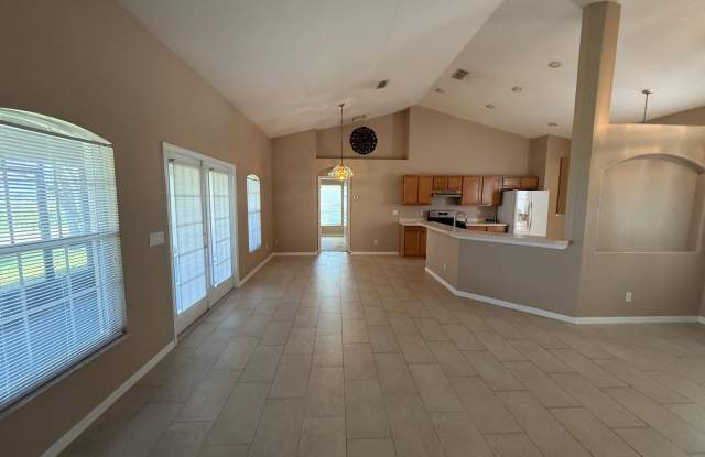 BEAUTIFUL 3 BEDROOMS, 2 BATHS SINGLE FAMILY HOME IN GATED COMMUNITY. Gallery 4