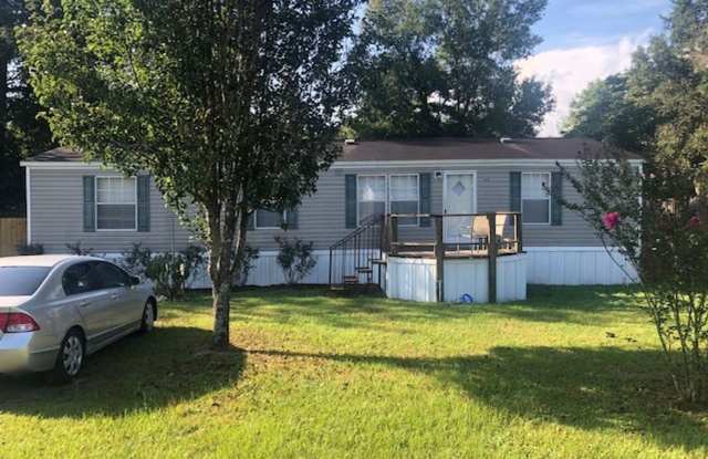 Updated 3/2 Double Mobile Home in Crawfordville - 21 8th Avenue, Wakulla County, FL 32327