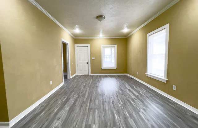 For Rent: 722 S Hackley St: 2 Bedroom 2 Bathroom Home! W/D Hookups! Enclosed Front Porch! photos photos