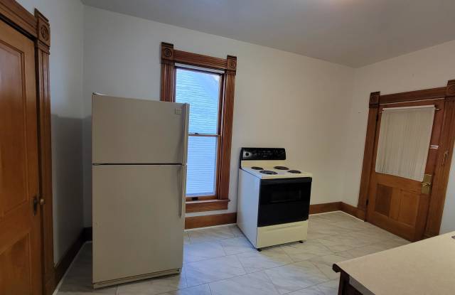 1105 1/2 Avenue F Gallery 4