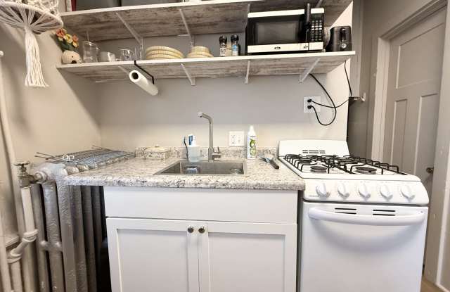 221-223 North Pinckney Street - 221-2R Gallery 4