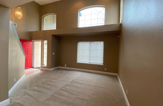 Beautiful California Hills 2 Story 3 Bedroom!! Gallery 4