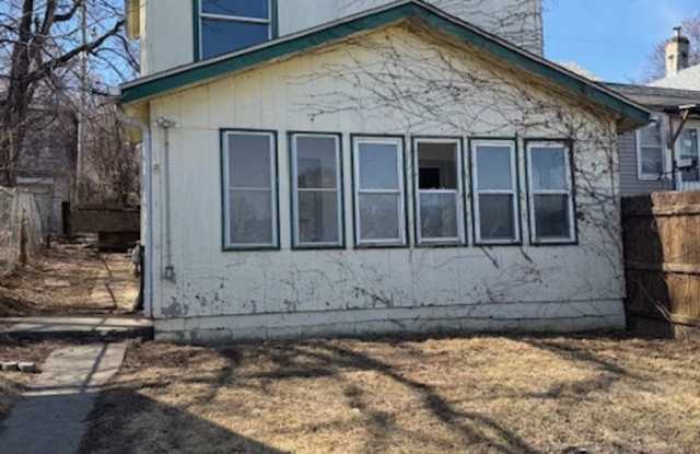 Charming 2-Bedroom Home Near Omaha's Henry Doorly Zoo!!!!! - 1924 South 13th Street, Omaha, NE 68108