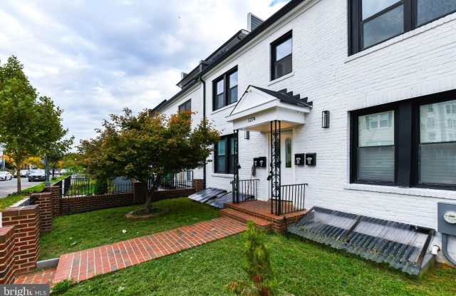 1274 MEIGS Place NE Gallery 2