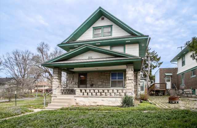 **For Lease: 908 E 31st St – Spacious 5‑Bedroom Historic Home in Central Kansas City** photos photos