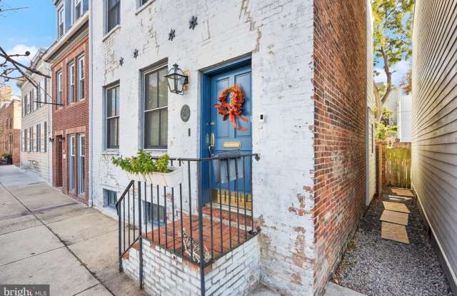 214 S HENRY ST Gallery 4