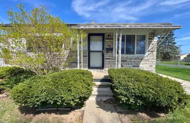 Beautiful 3-Bedroom Home with Large Fenced Backyard photos photos