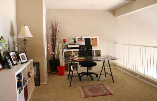 1142 W EDGEWATER Drive Gallery 2
