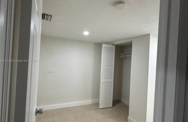 601 SW 10th St photos photos