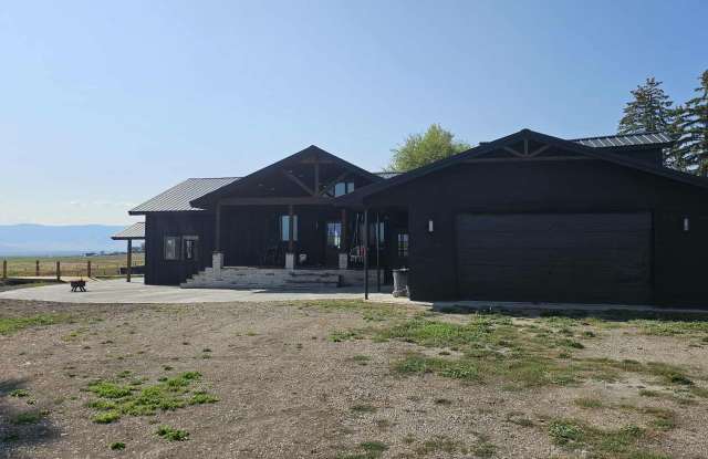 Newly remodeled fully furnished house country living outside of Ronan! Available September 1st - May 15th, 2027 Gallery 3