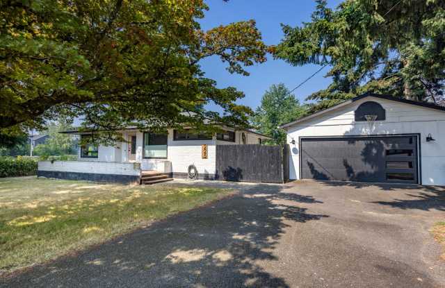 2 bedr + Bonus Room / Large yard and garage. photos photos