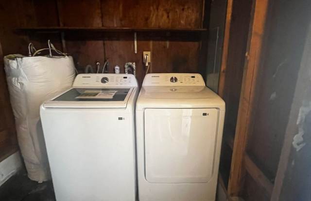 Charming 3-Bedroom Brick Ranch with Patio & Covered Parking! Gallery 1