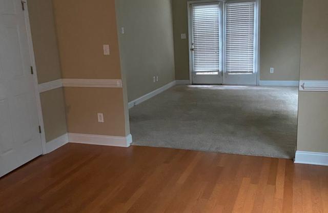 Available Soon 3 bedroom 3 bathroom end unit in Reed Creek Villa Gallery 3