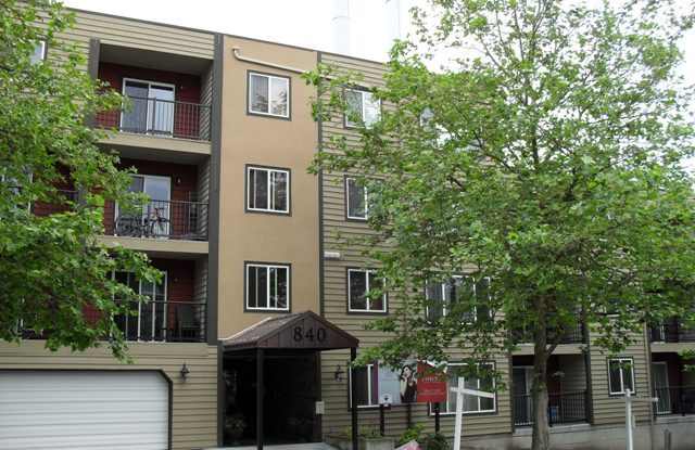Beautiful One Bedroom Condo Available in North Seattle! Gallery 1