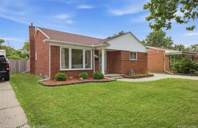 8108 Whitefield Street Gallery 4