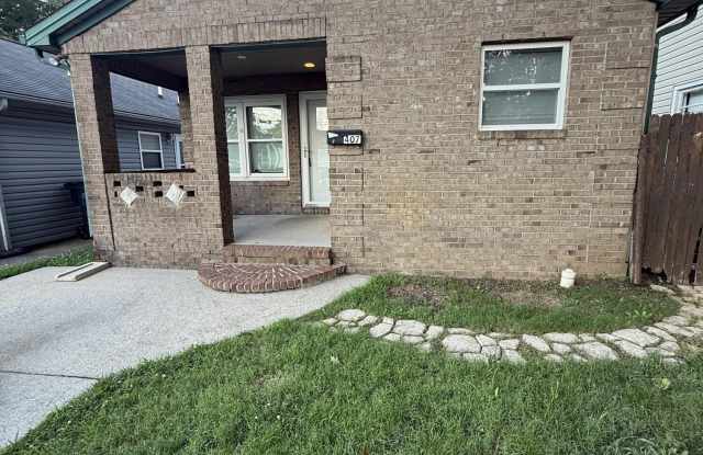 407 Ash Street Gallery 1
