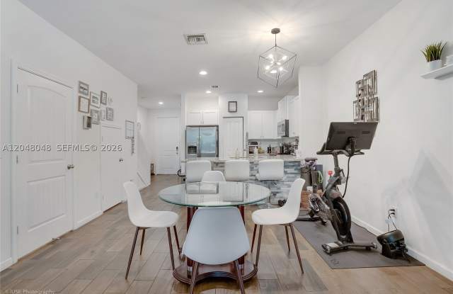355 SE 1st Dr Gallery 3