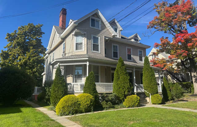 Charming Victorian Apartment in the Heart of Princeton! Gallery 2