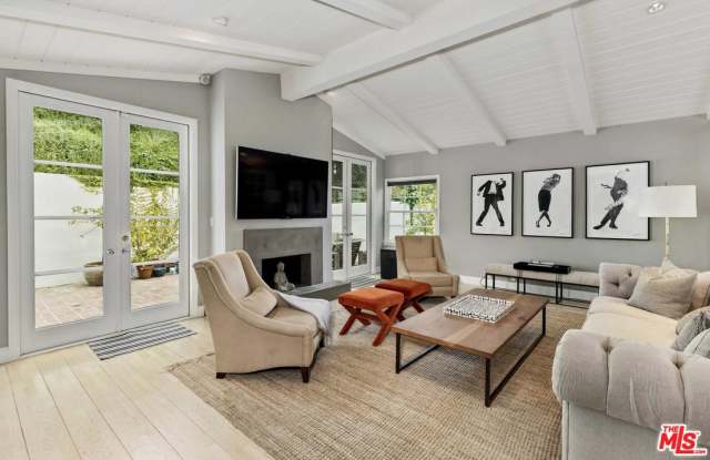 336 North BUNDY Drive Gallery 4