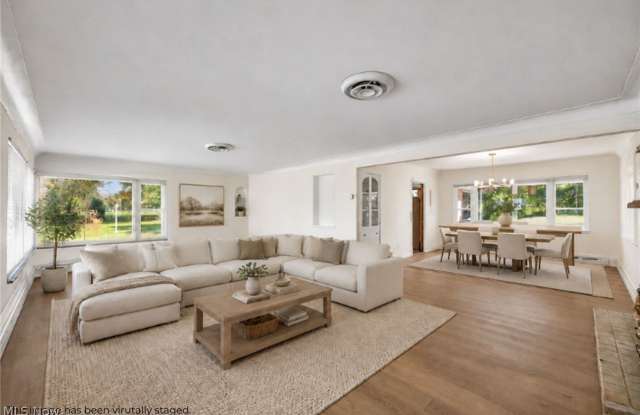 9903 Edgewater Drive Gallery 4