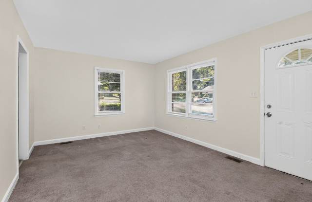 Adorable Three Bedroom Brick Home! Gallery 3