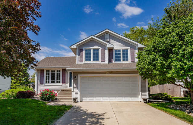 BEAUTIFUL 4-SEASONS ROOM!! 4 Bedroom, 3 Bathroom Home in Waukee! photos photos