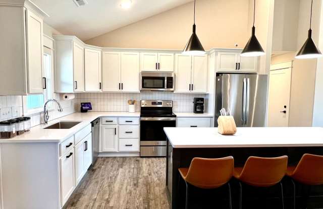 Modern Single-Family Home in Scenic Meadows Neighborhood photos photos