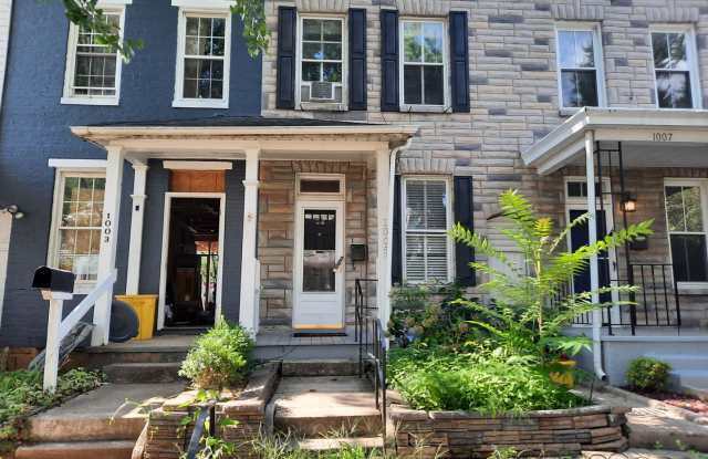 Nice Hampden 2bd/1ba Rowhome w/ W/D! Available mid-May! - 1005 West 38th Street, Baltimore, MD 21211