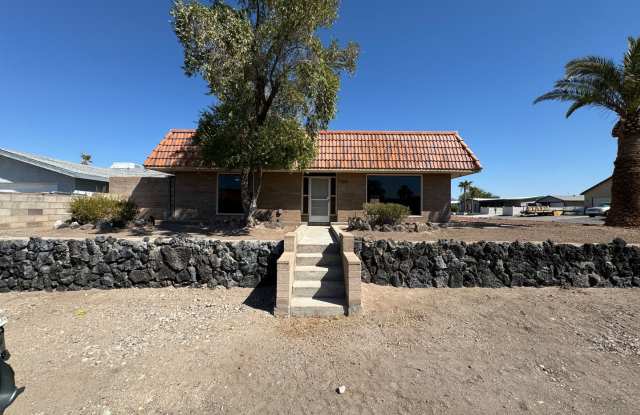 3 Bedroom Furnished Home with UTILITIES INCLUDED with Courtyard Near the Colorado River 3-12 month Lease photos photos