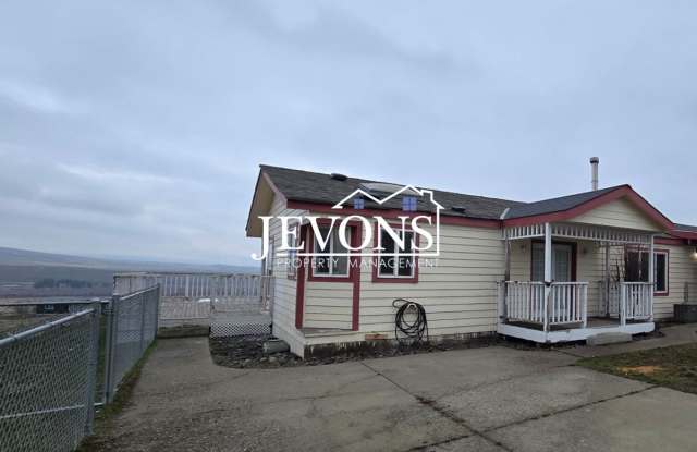 Comfortable Selah Residence with Open Living Space and Easy Commuter Access photos photos