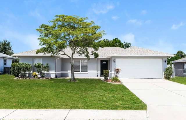 712 17th St NE photos photos