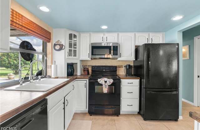 2110 SW Santa Barbara Place Gallery 4