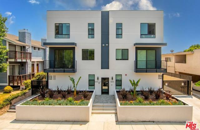 5038 1/2 Riverton Ave photos photos