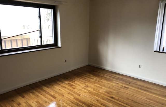 202 Central Gallery 4