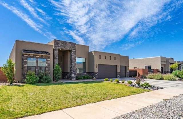 Stunning Four Bedroom Home in Ivins Gallery 3