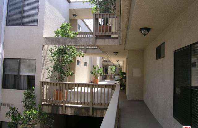 4707 WILLIS Avenue Gallery 2