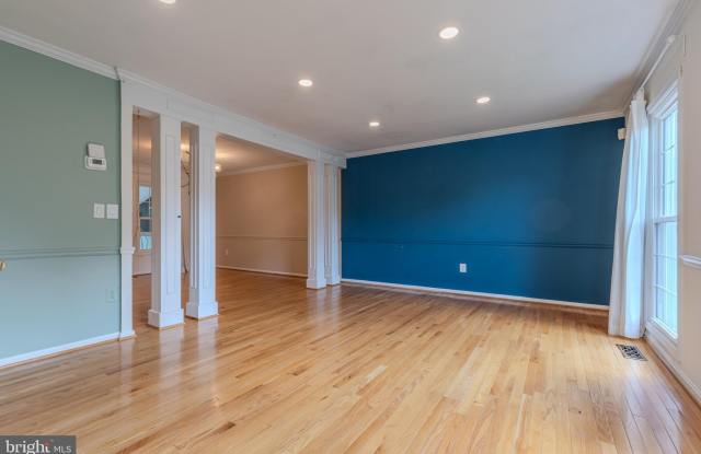 3929 SUNFLOWER Circle Gallery 2