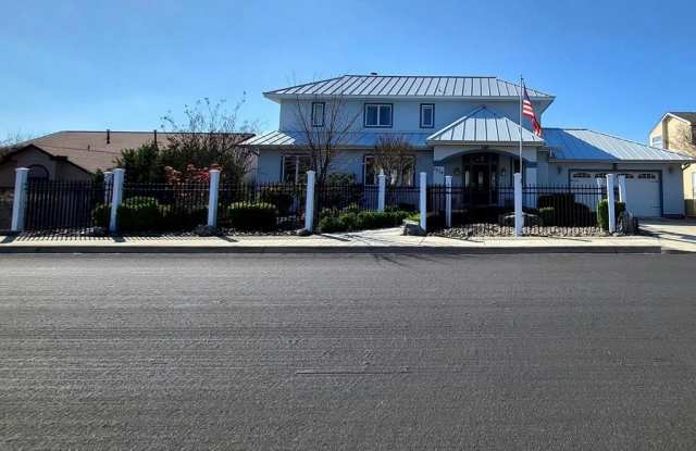 2014 Vista Ridge Dr - 2014 Vista Ridge Drive, Kerrville, TX 78028