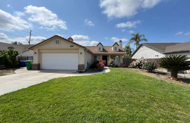 Wonderful Home MOVE IN READY!!! - 1615 West Median Avenue, Porterville, CA 93257