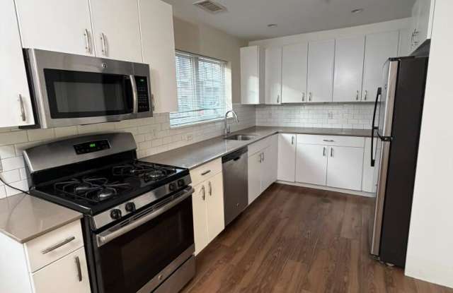 10 Myrtle photos photos