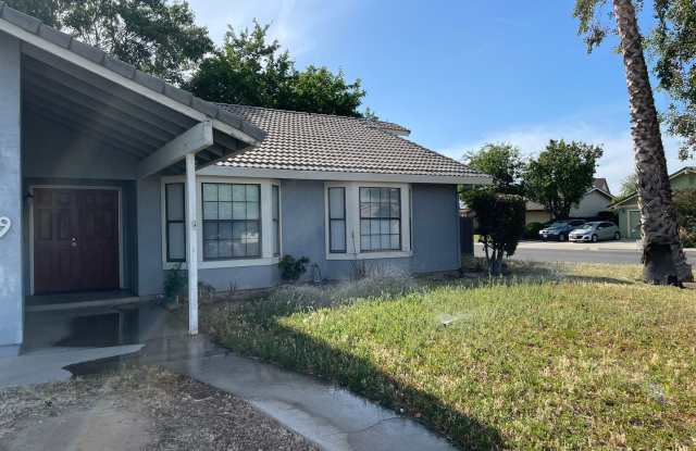 Charming 4-Bedroom, 2-Bathroom Home – Your Perfect Summer Move-In! Gallery 1