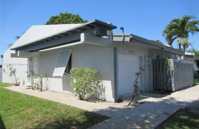2327 N 37th Ave - 2327 North 37th Avenue, Hollywood, FL 33021